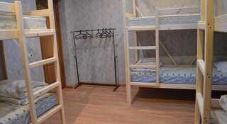 Гостиница Hostel Raduga Волгоград Кровать в общем номере для мужчин с 6 кроватями-1